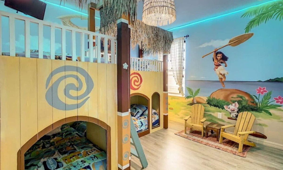 Loughman House | Custom Themed Home sleeps 32 -near parks with private pool, theater, game room!