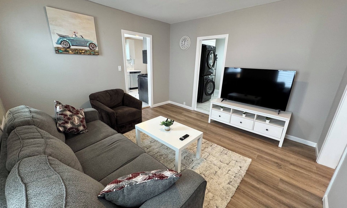 West Haven Apartment | Cute 2 bdr apartment king&queens bed