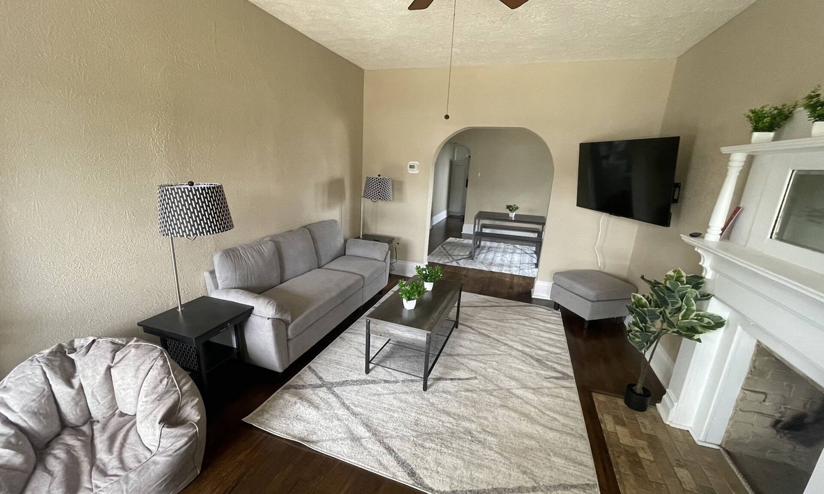 St Albans House | Cute 2 bed 1 bath with off street parking