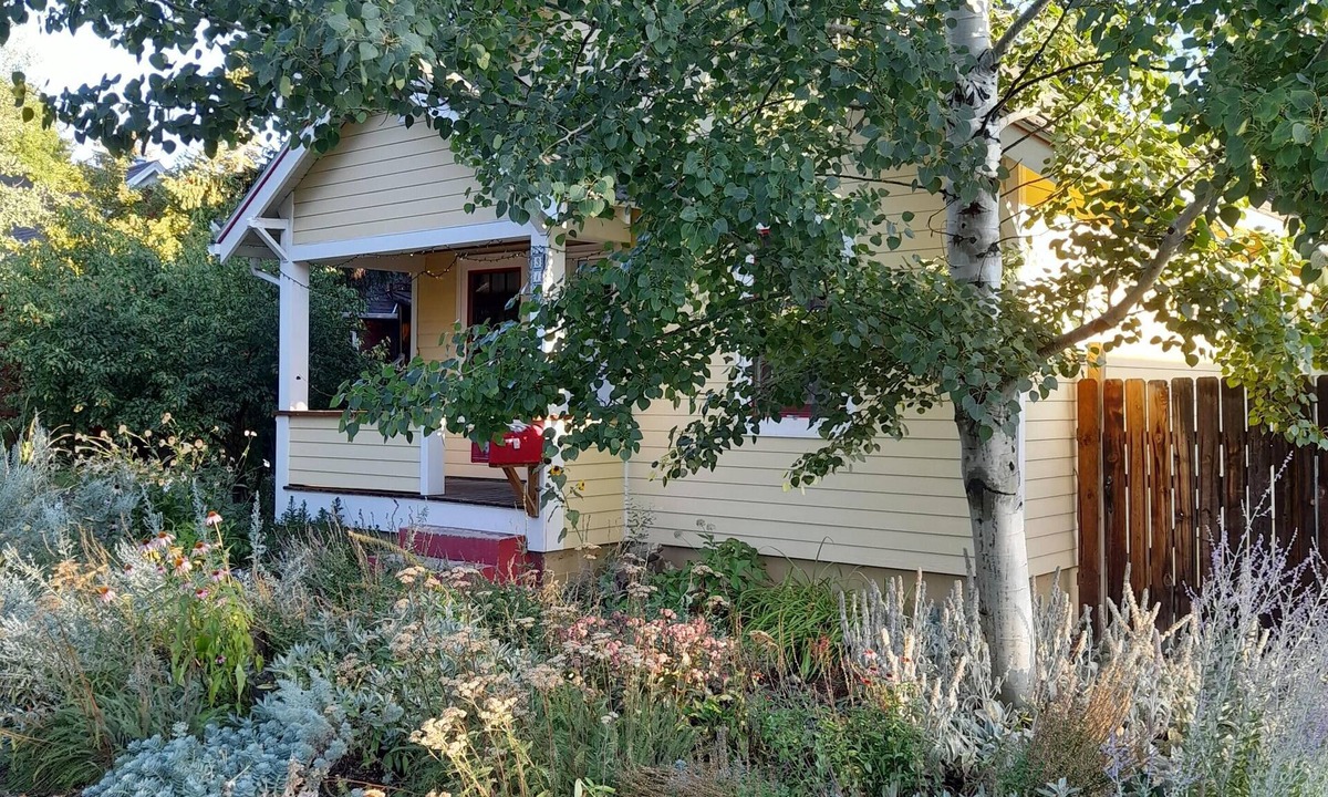Bozeman House | Cute 2-bed home, 3 blocks from downtown Bozeman, with a large yard!