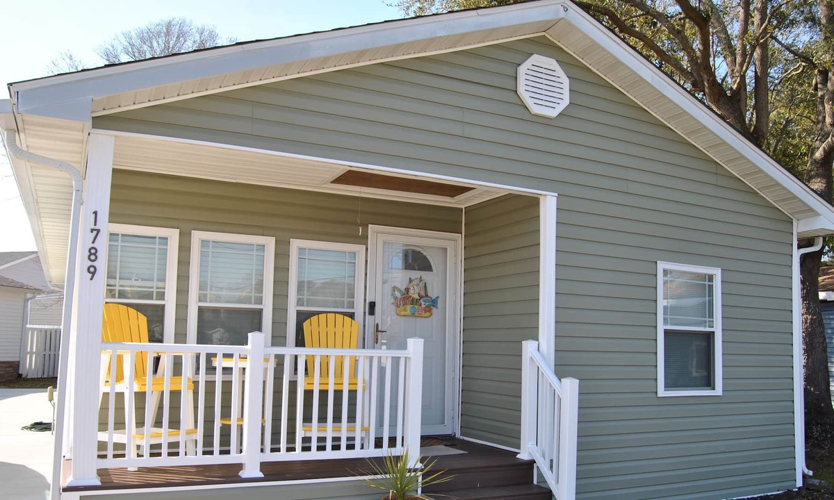 Garden City House | Cute 3 br/2 bath dog friendly get away! Golf cart included! 2 mins to beach!