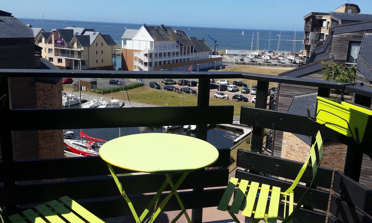 Pays d'Auge Apartment | Cute 7th duplex, sea views, 5 min beach and center