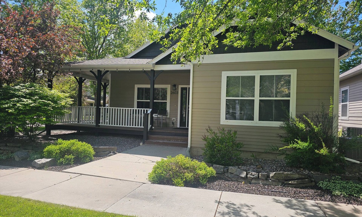 Westside House | Cute and Clean Bungalow