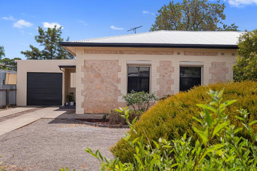 Murray Bridge House | Cute and Cosy - events, workers, getaways