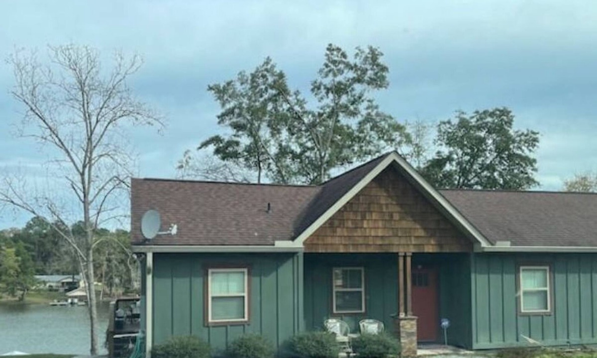 Andalusia House | Cute and Cozy Lakehouse