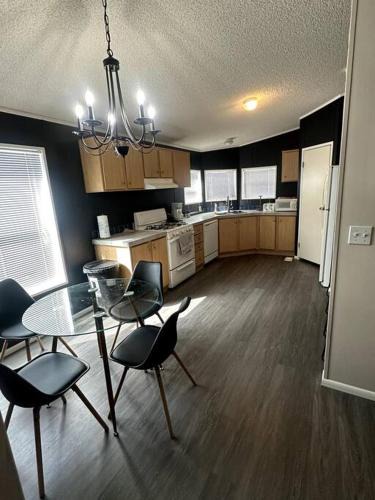 Bullhead City House | Cute and cozy river house!