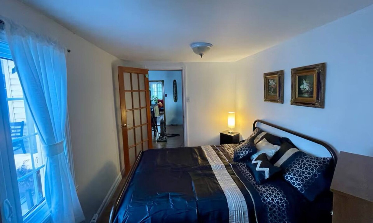 Montcalm Apartment | Cute apartment in Quartier St-Sauveur. Ideally located close to everything.