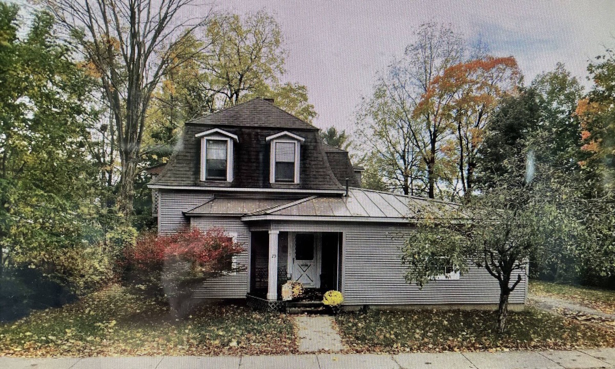 Essex Junction Apartment | Cute apartment, steps from the Five Corners!