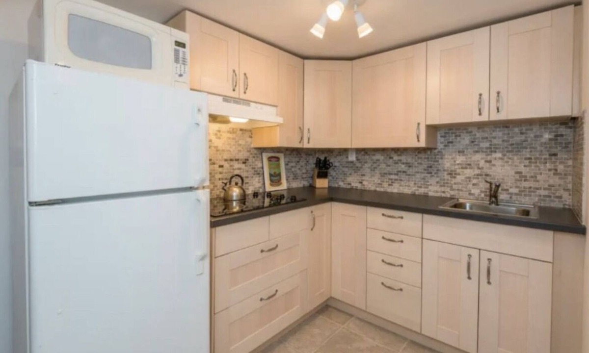 Oakwood Village Apartment | Cute Apartment with Wifi, Easy Stroll to Subway