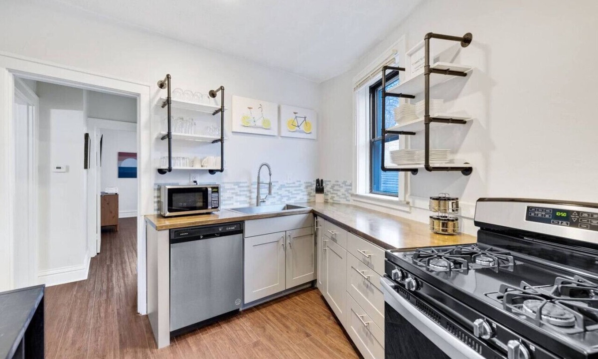 St. Louis Apartment | Cute Apt! Great for Long Stays!