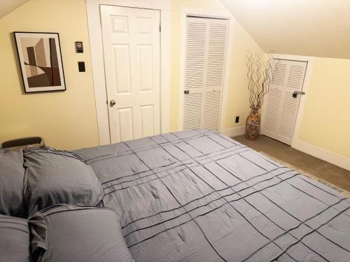 West End Apartment | Cute as HECK!