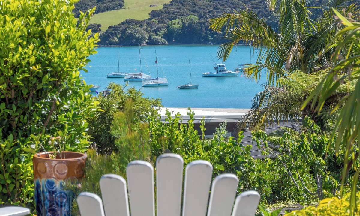 Mangonui House | Cute Bach with Stunning Views