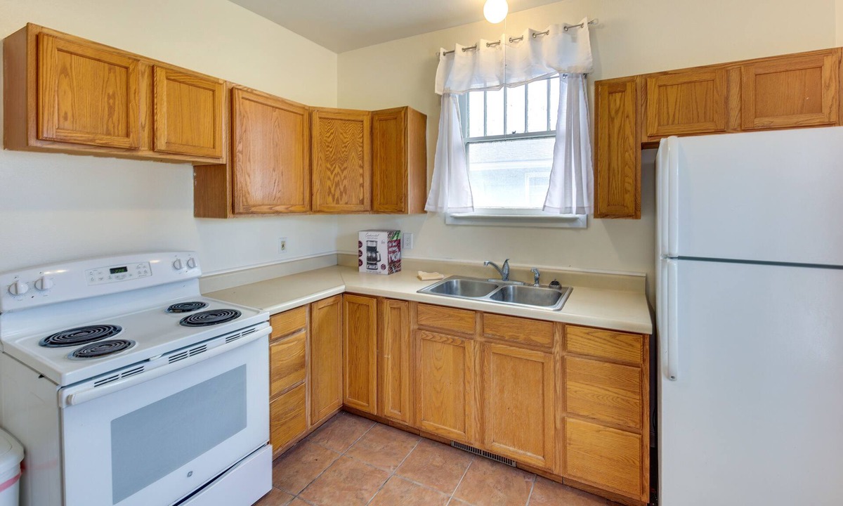 Bridgeport House | Cute Bridgeport Home Near Courthouse & Jail Rock!
