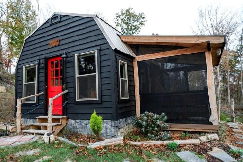 Lupton City House | Cute Cabin near Chattanooga, for Wonderful Family Glamping in Tennessee