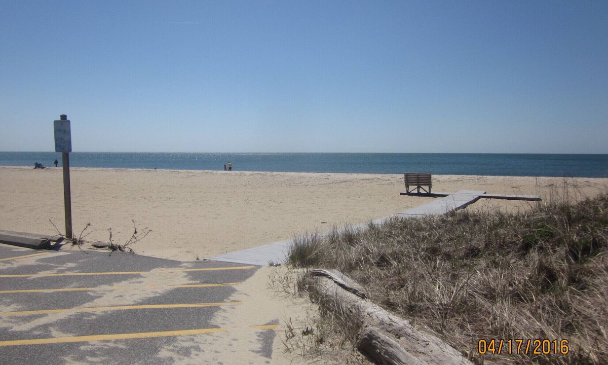 West Hyannisport House | Cute, Clean & Conveniently Located & Pets Welcomed