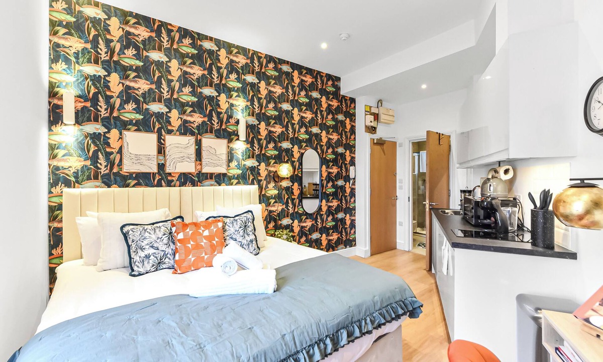 King's Cross Apartment | Cute & Compact—Petite Studio with Style!