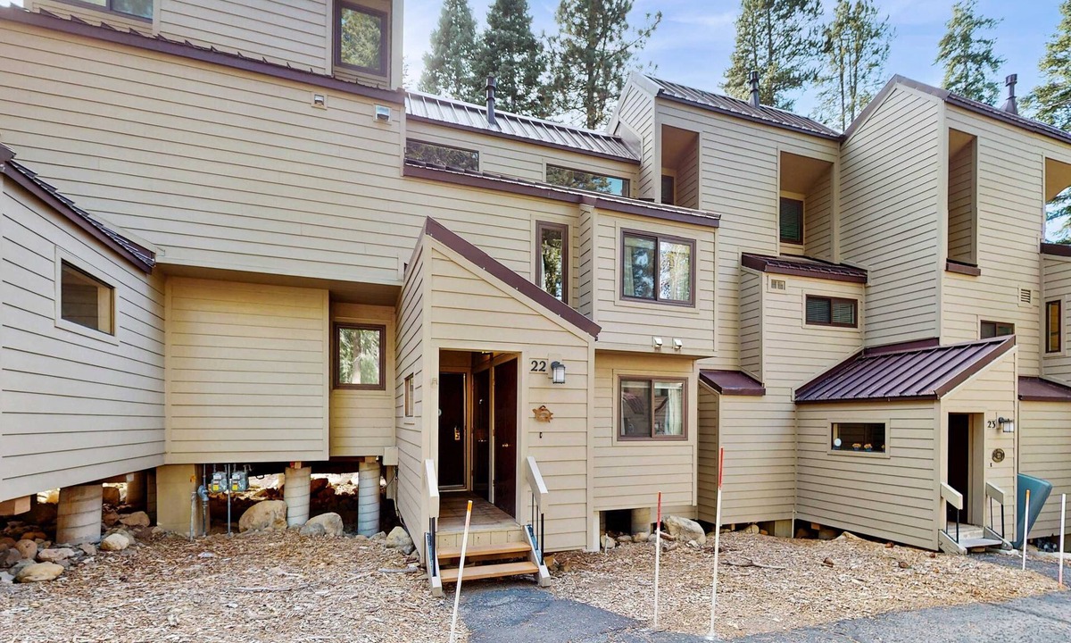 Carnelian Woods Condo | Cute condo with shared pool, hot tub and tennis