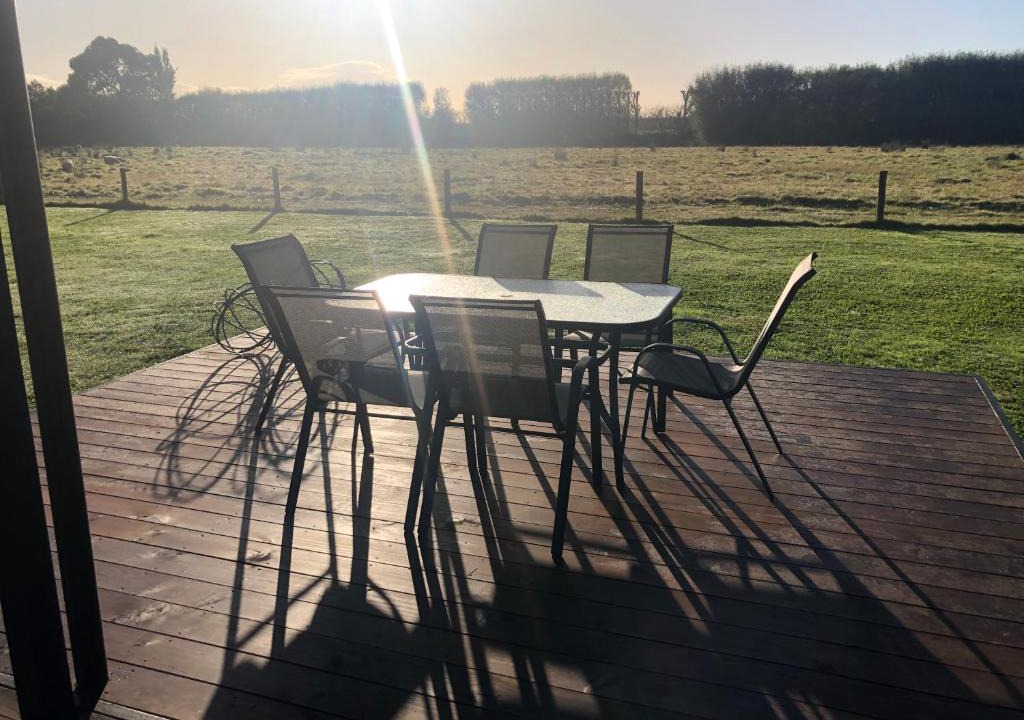 Longlands Villa | Cute Cottage Close to Town