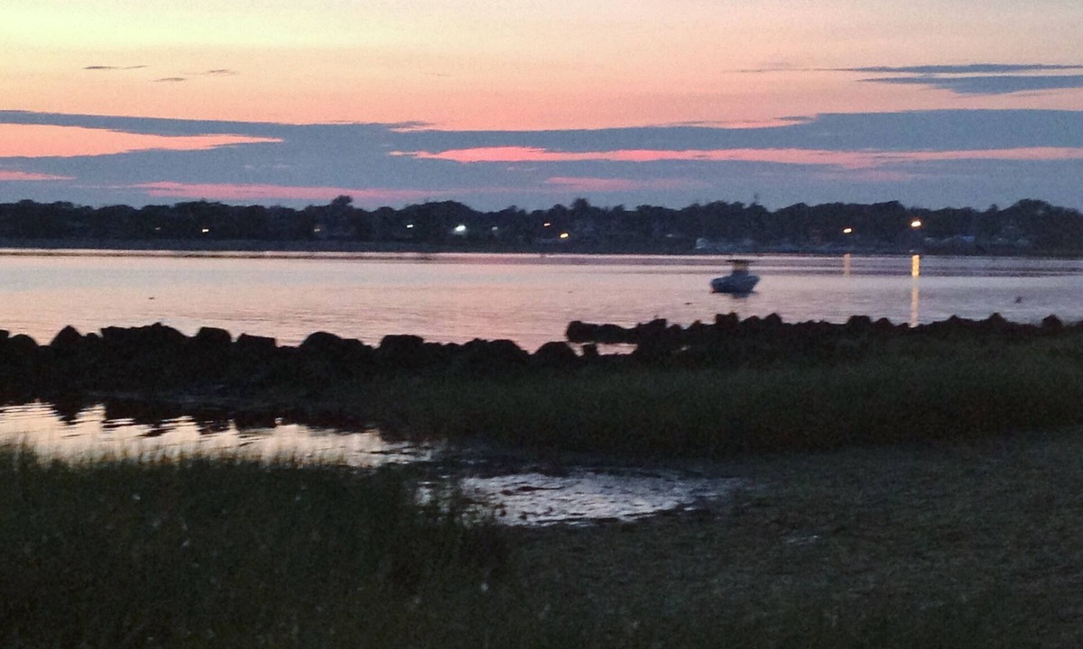 Clinton House | Cute Cottage in Private Beach Association