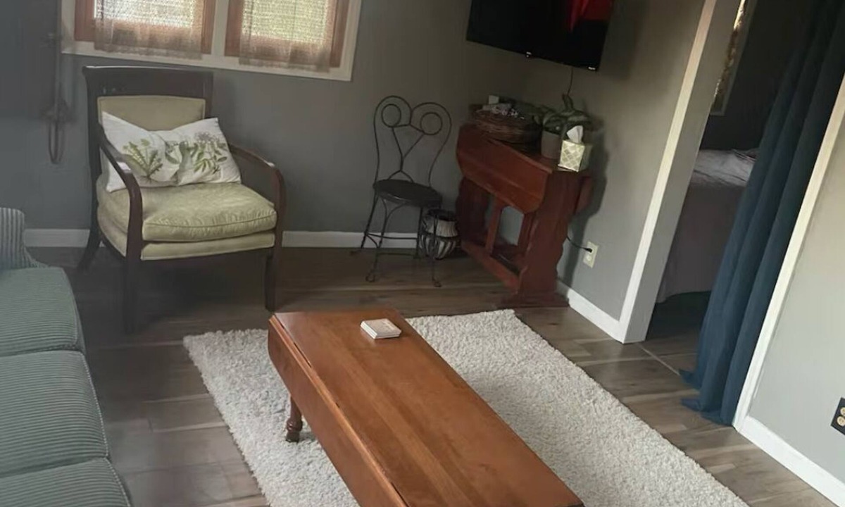 Madison Cottage | Cute Cottage/Pet Friendly/Clean/Trails/Nature and Historic Madison