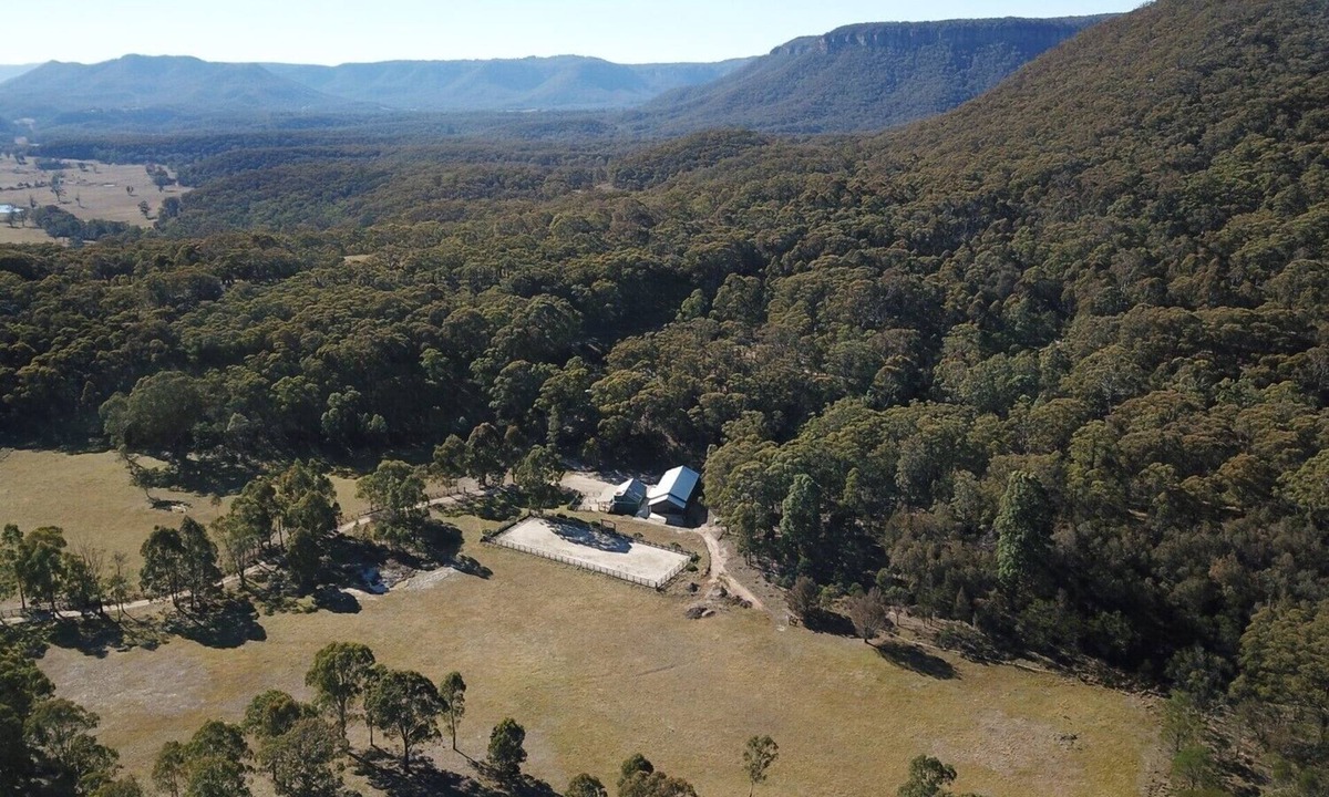 Megalong Valley Cottage | Cute Cottage with Log Burning Fire, close to Wineries