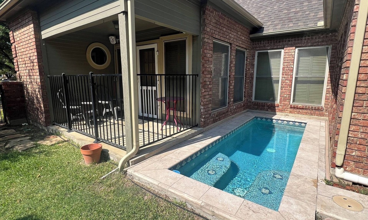 Garland House | Cute & cozy 2bd/2bth home, heated spa, close to DART station, convenient!