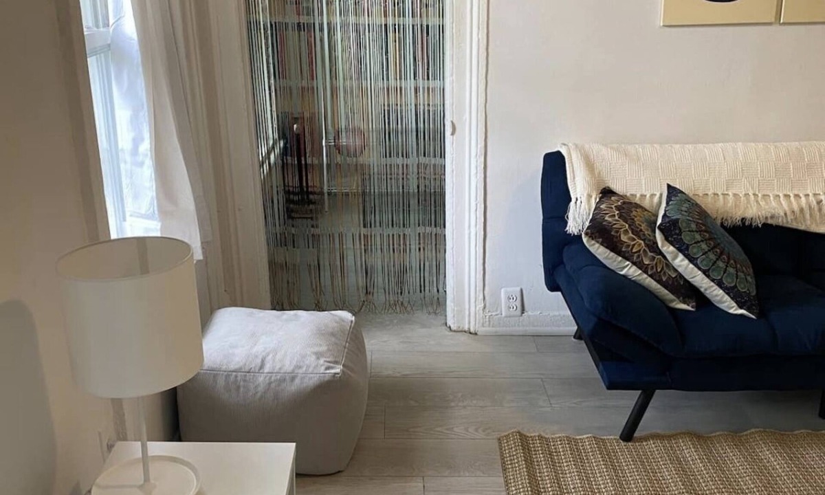 Carroll Gardens Apartment | Cute cozy artsy apt