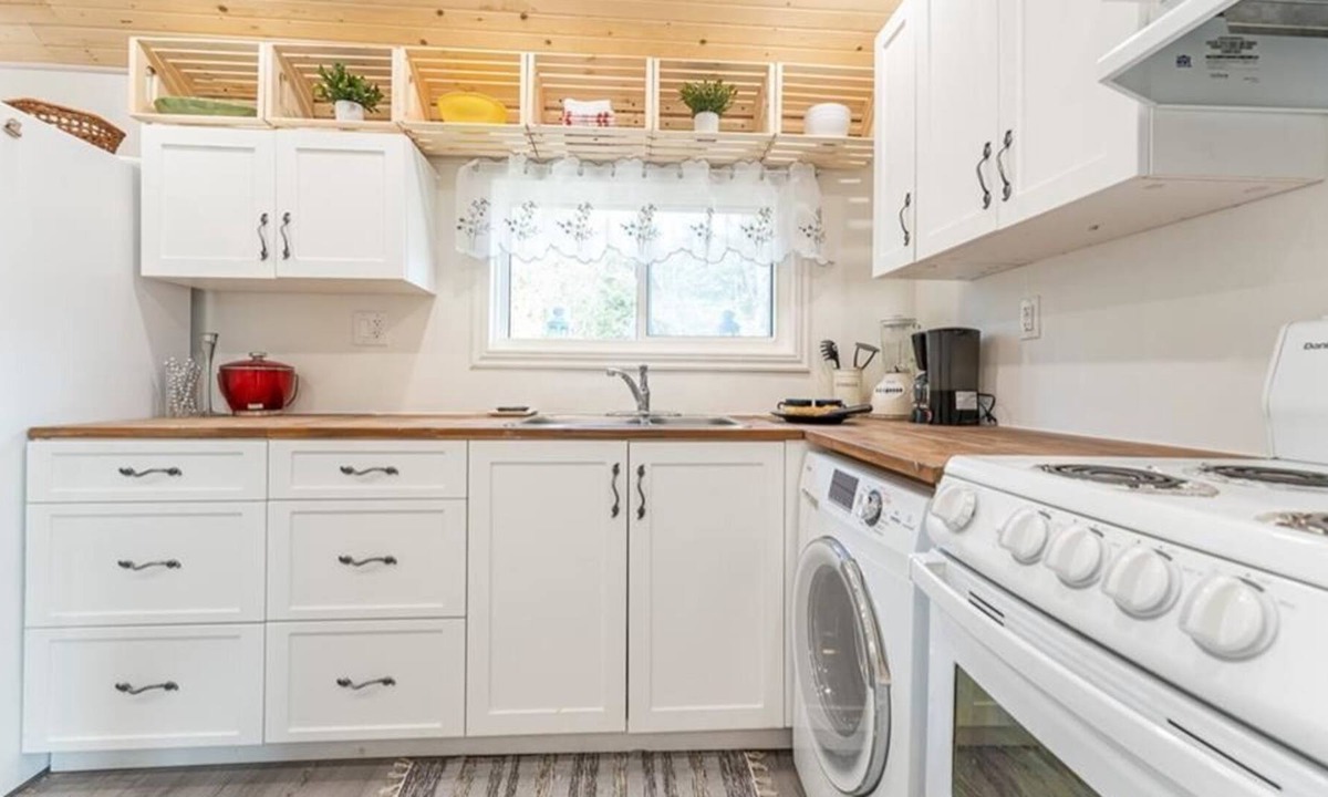 Clearview Township House | Cute Cozy Hudson Bay style house 2 bedroom in ski country