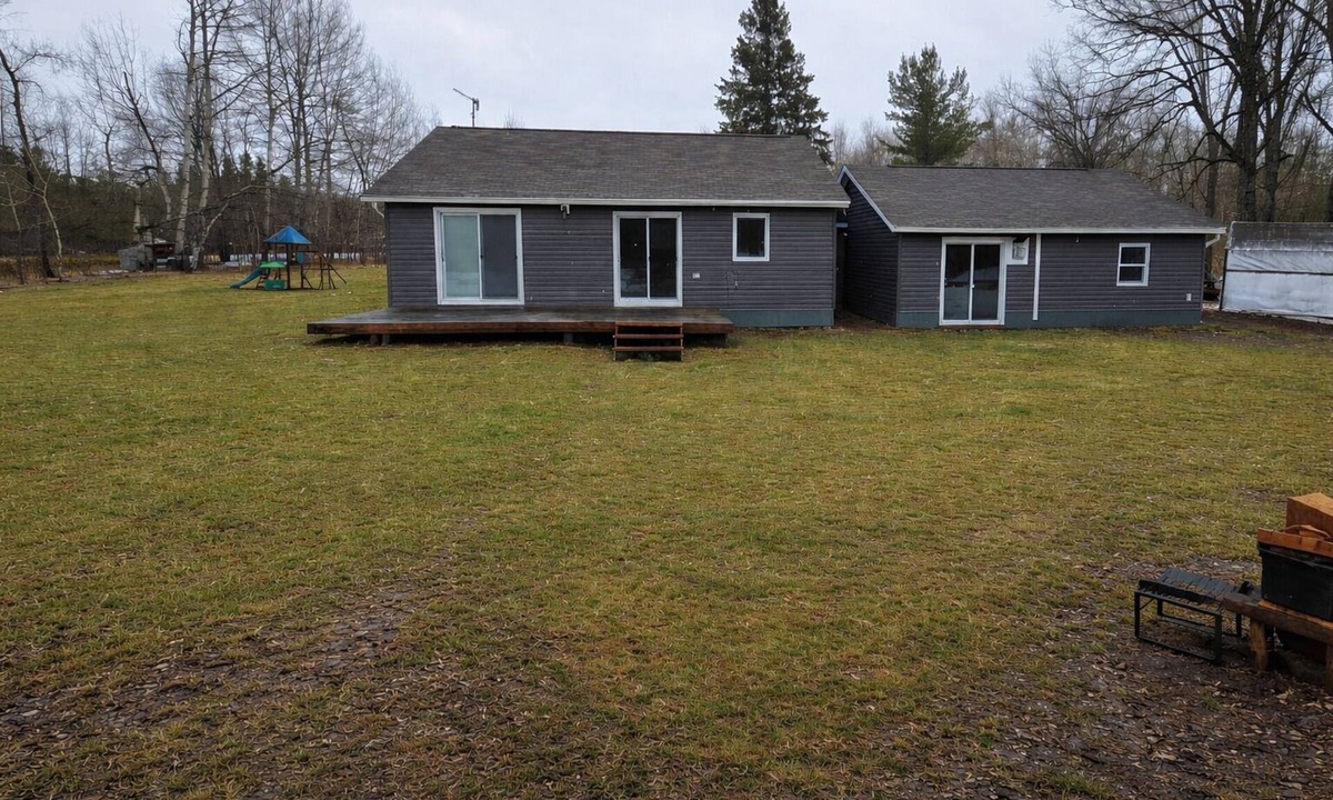Nipissing Cottage | Cute Creekside Cottage with direct access to Lake Nipissing