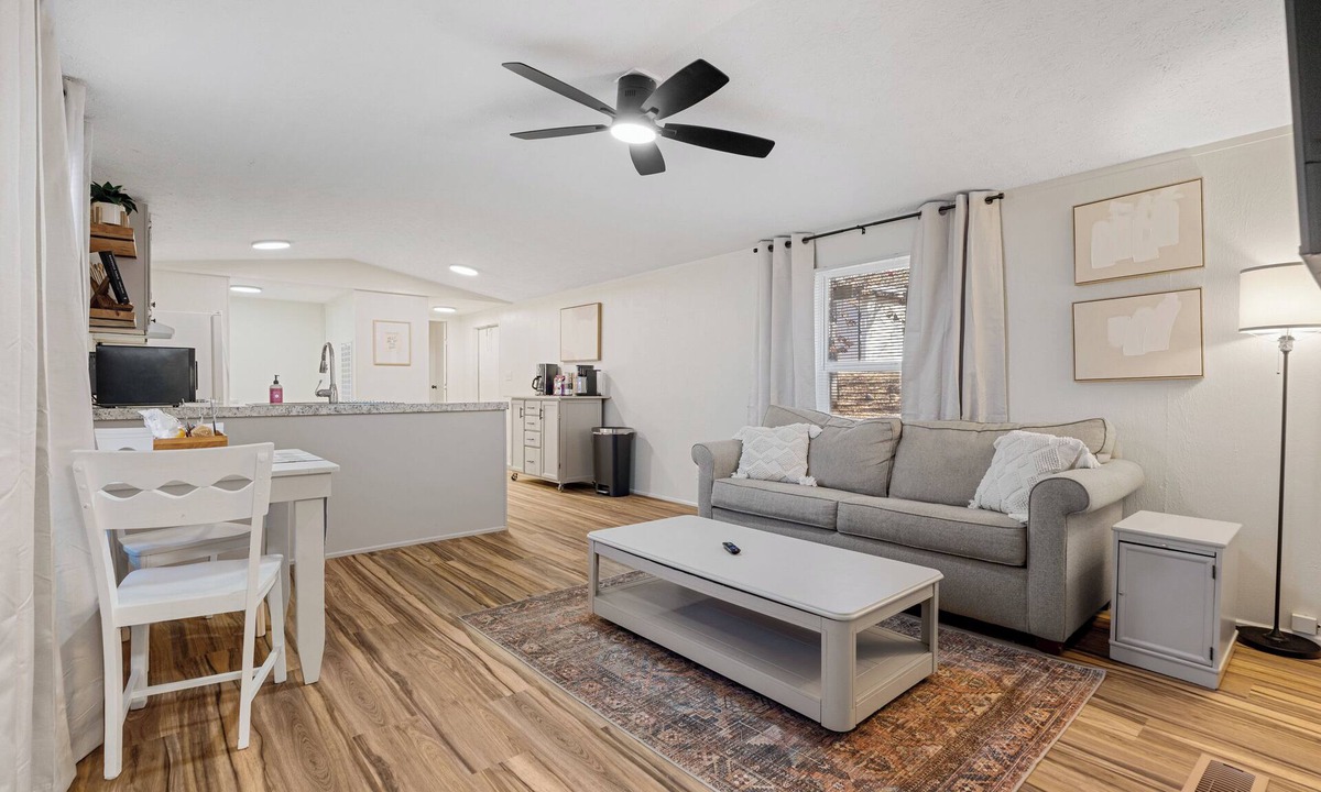 Cookson House | CUTE Hidden Gem! 2 BEDROOM-3 minutes from the Cookson Bend Marina. GREAT VIEW!
