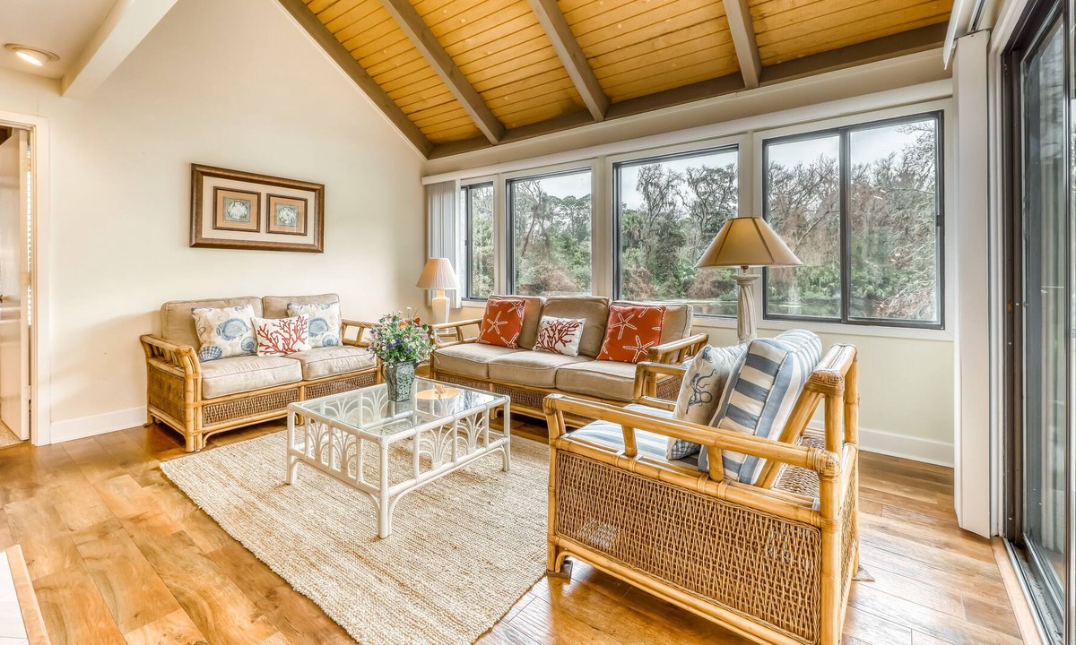 Night Heron Condo | Cute island condo w/ a shared pool & lagoon view - walk to the beach!