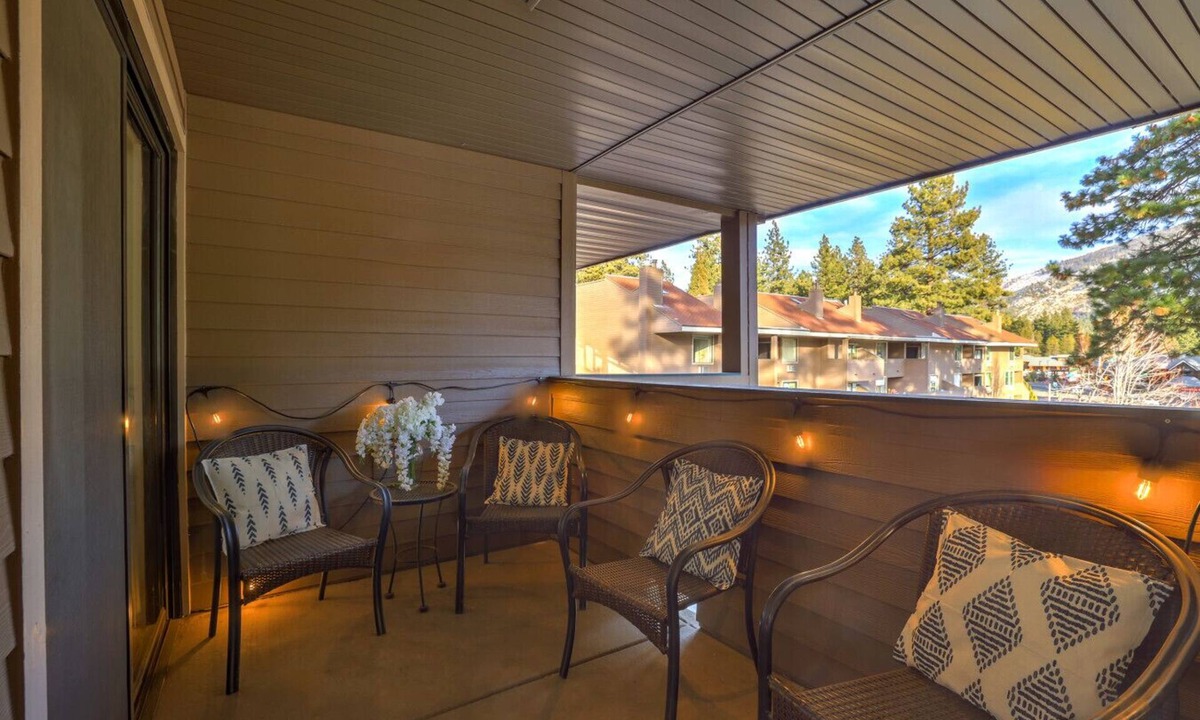 South Lake Tahoe Villa | Cute Lakeland Condo Close to Beach & Heavenly Ski
