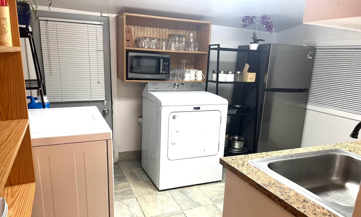 Lander House | Cute Lil House