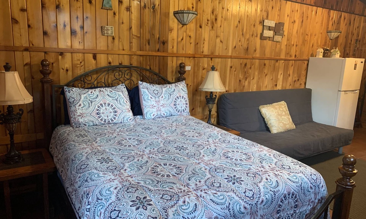 Timber Pond III Apartment | Cute, Quiet And Meticulously Kept. This Private Studio Is Close To Everything.n