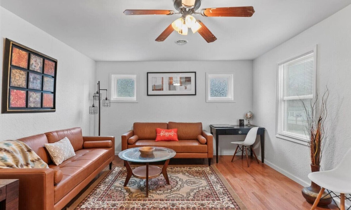 Imperial House | Cute ranch house -quiet & safe -3 BR 1 Bath