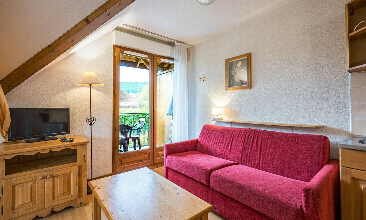 Giez Apartment | Cute studio apartment, sleeps 4, mountain view