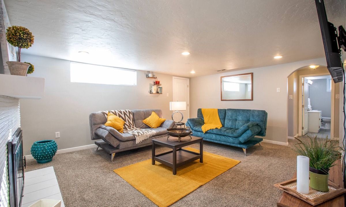 Bountiful House | Cute Updated Red Brick Basement Cottage