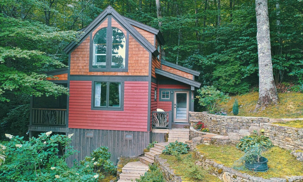 Hamburg Cabin | Cute Well Appointed Cabin, Lake Glenville View, Close to Cashiers,Pet Friendly