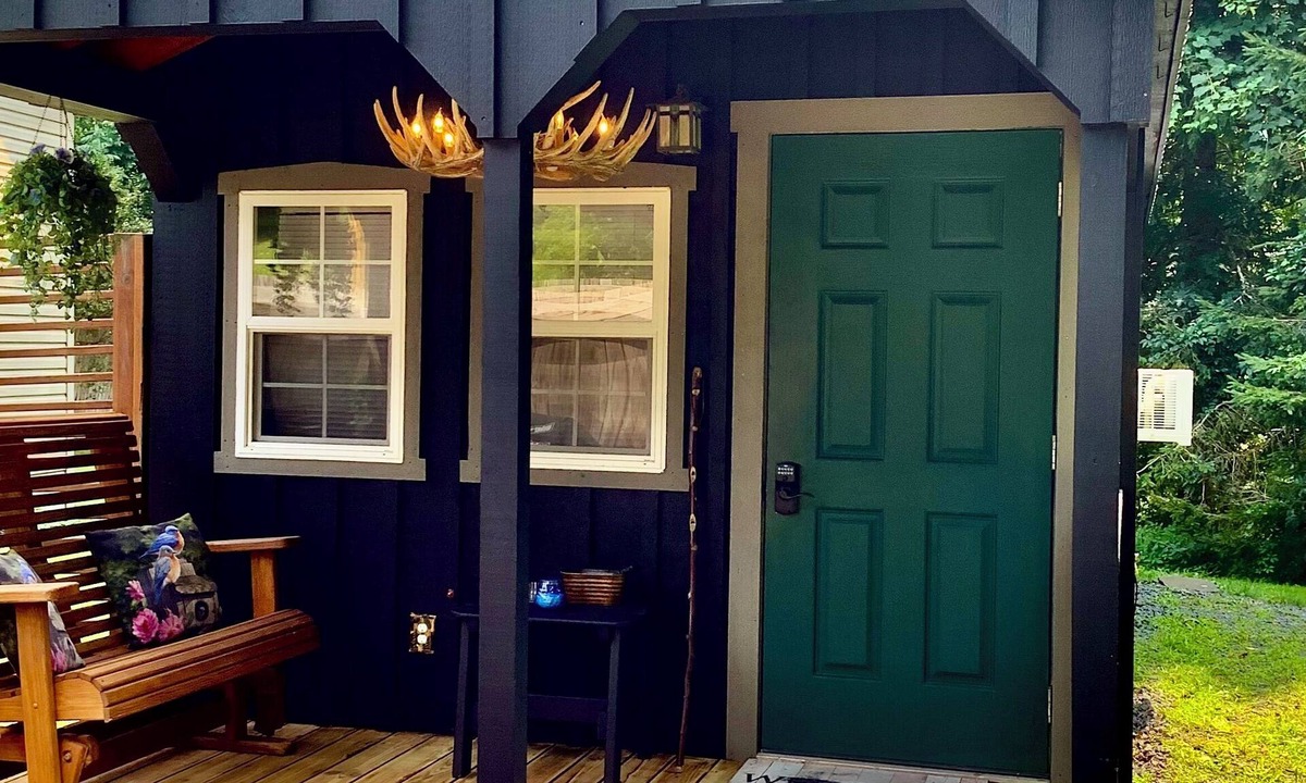 Windham Cabin | Cutest Cabin in Windham on site miniature golfing with fire pit and BBQ