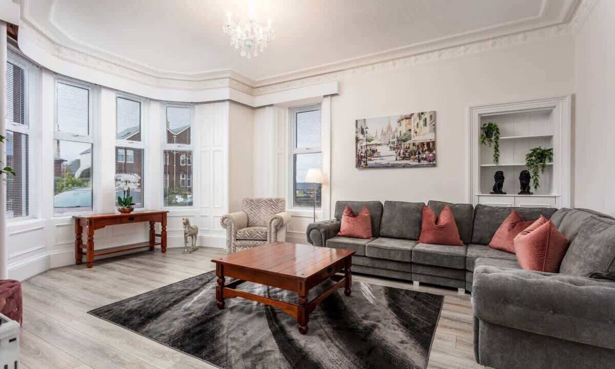 Prestwick Apartment | Cuthbert House - Donnini Apartments