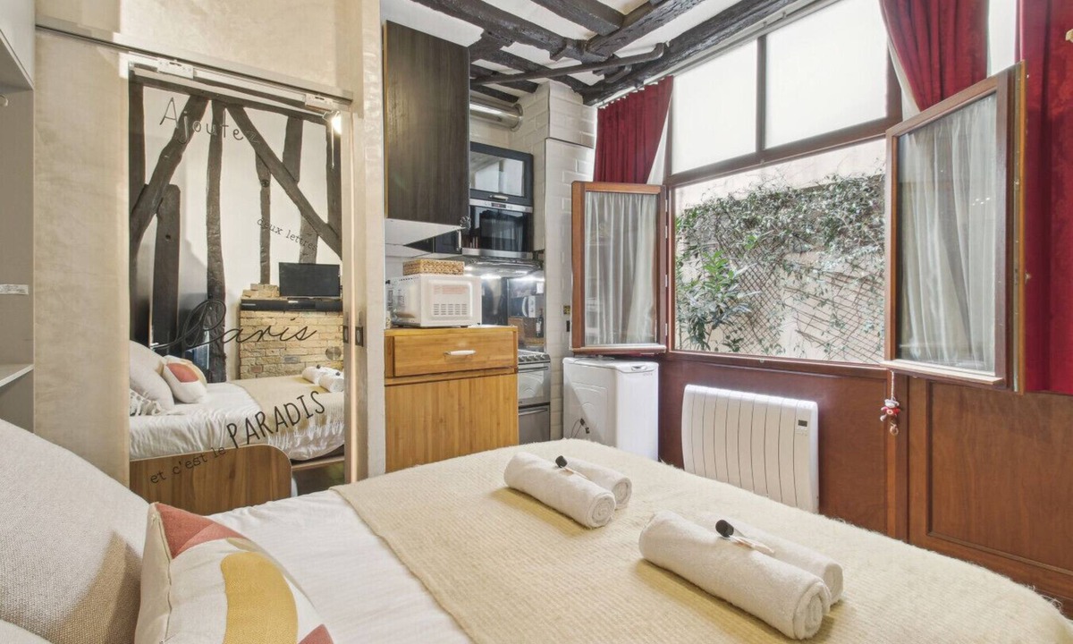 Arts-et-Metiers Apartment | #CuttleStudio @ Paris Le Marais