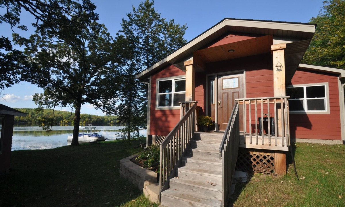 Ironton Cabin | Cuyuna Lake cabin retreat. Fish, hike, bike trails, star gazing, mins to town.