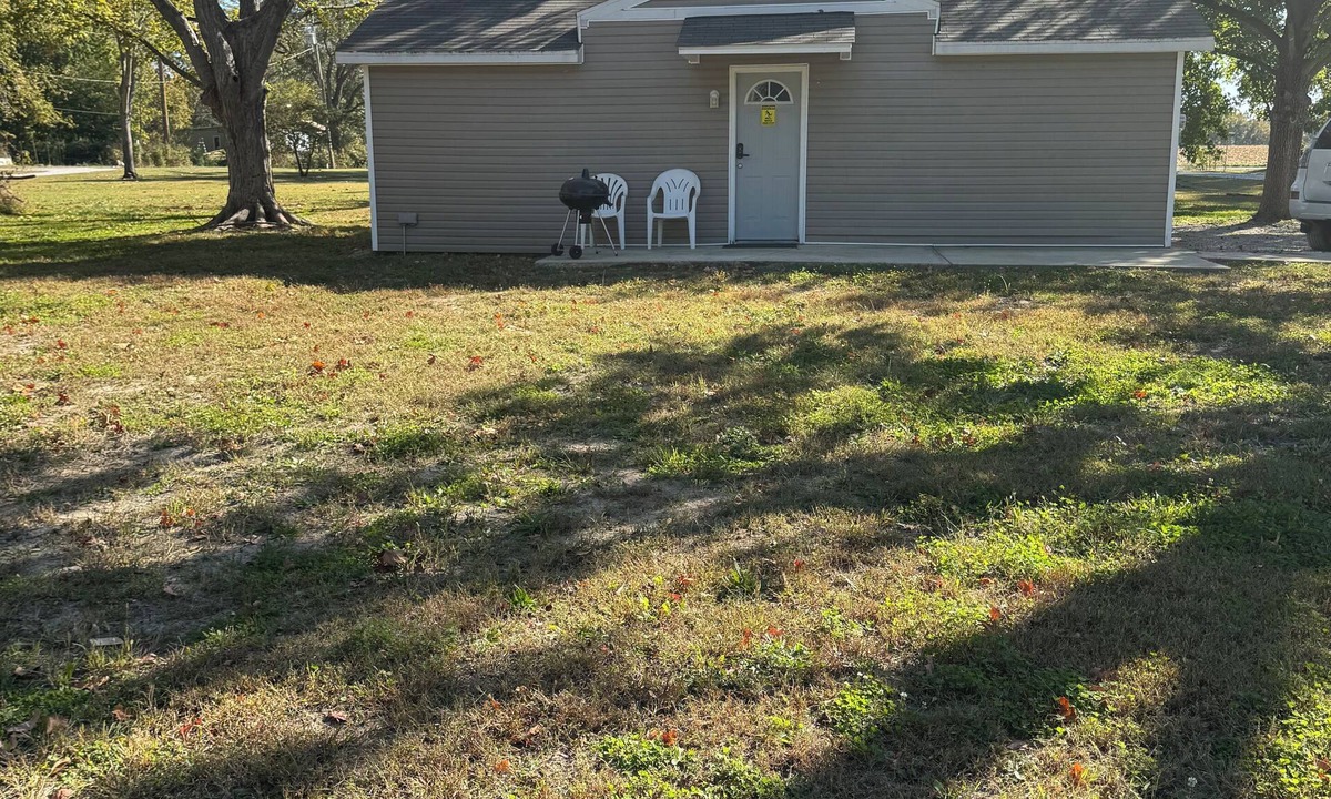Mascoutah Cottage | CWR Cottage - A cozy cottage in a quiet country setting