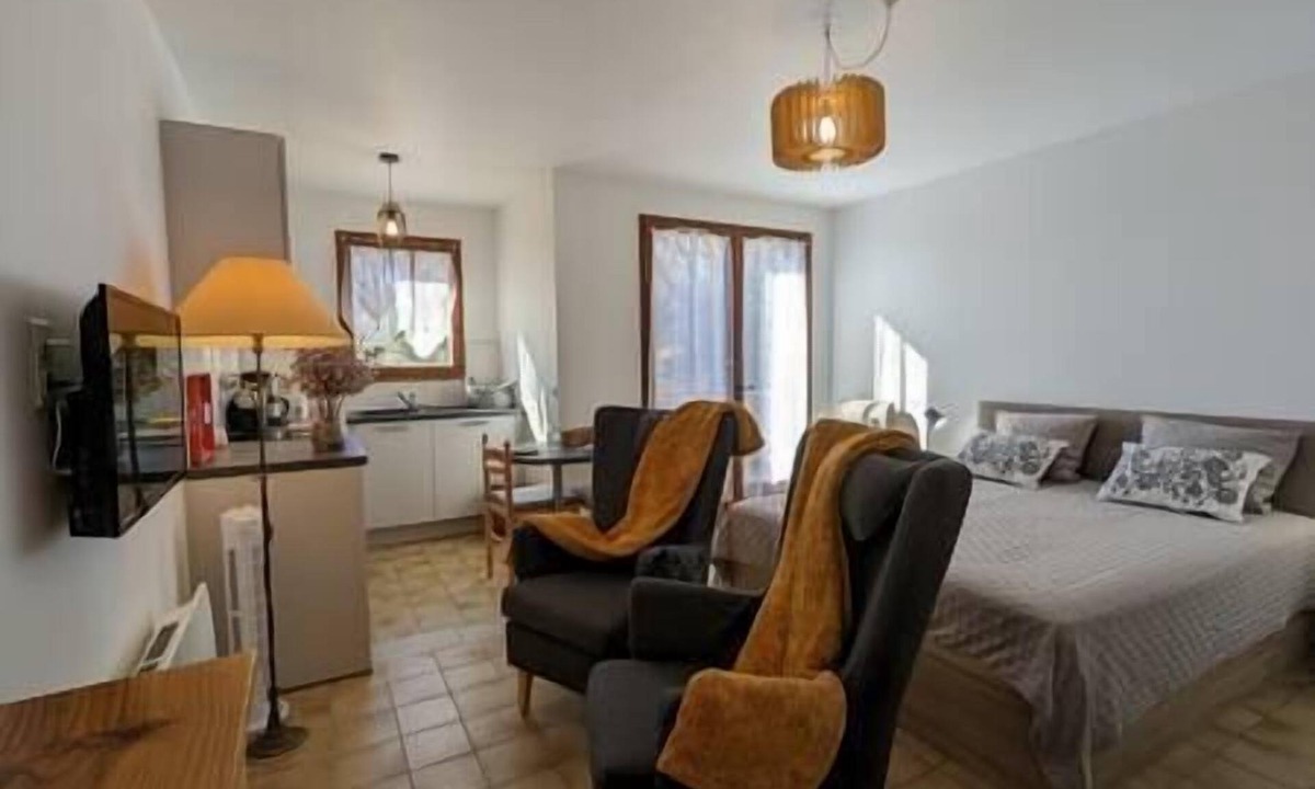 Greoux-les-Bains Apartment | Cybele Gardens
