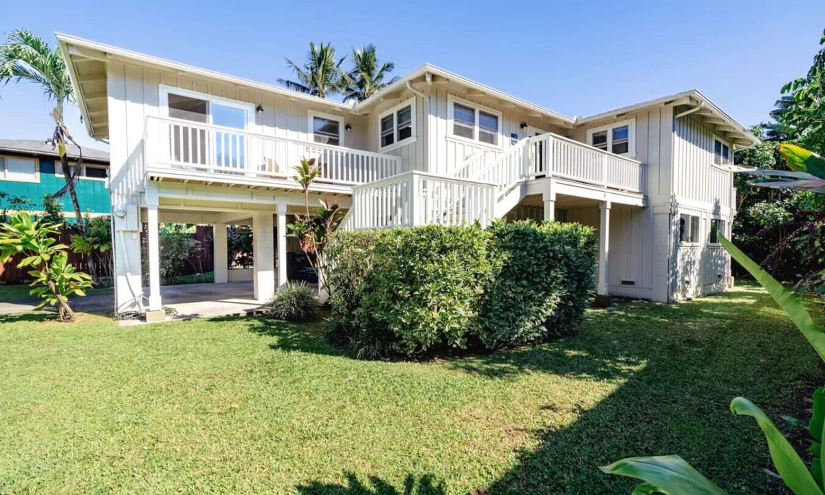 Hanalei House | Cycle or Walk to Hanalei Bay