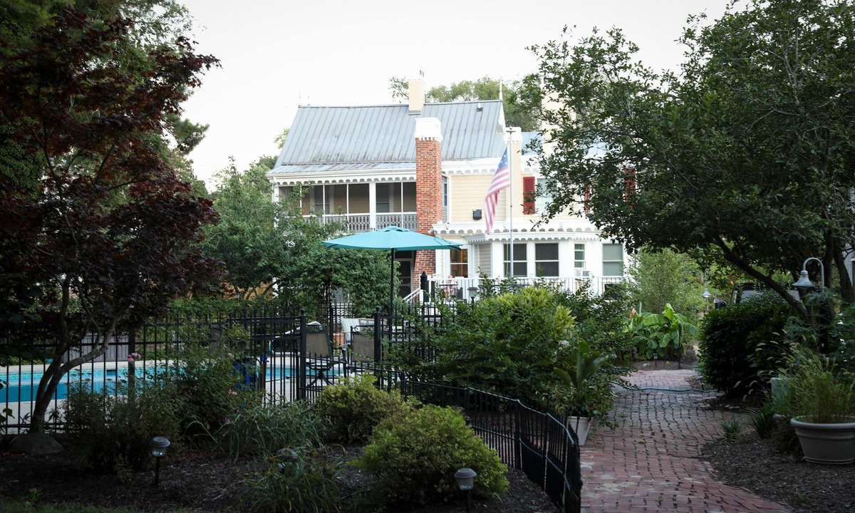 Snow Hill Bed & Breakfast | Cypress River Inn & Spa