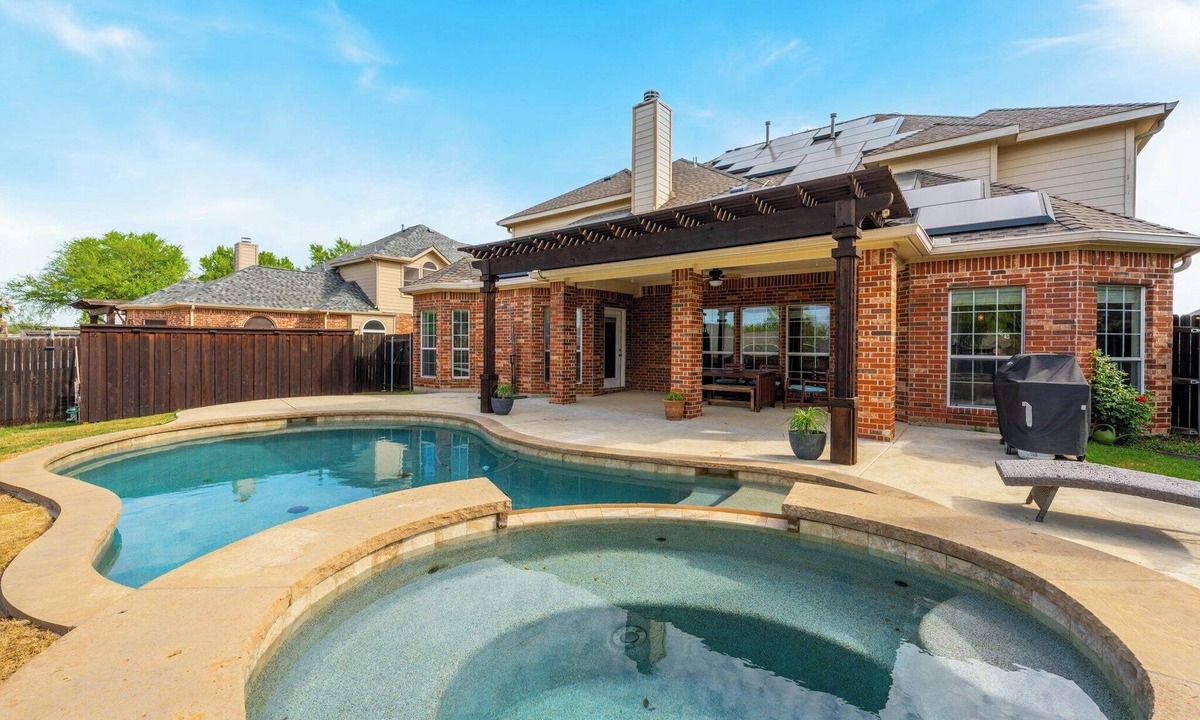 Mansfield House | Czech Republic World Cup Base Camp Neighborhood — 5 min from Training Ground