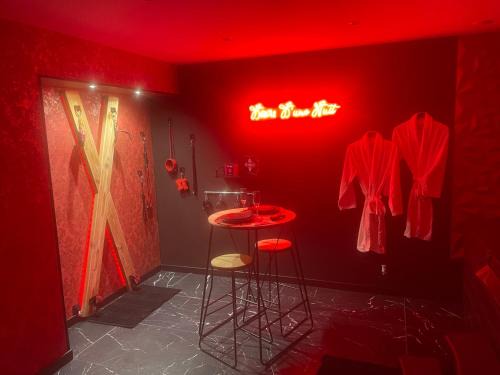 Frenouville Hotel | Désirs dune nuit - La séductrice