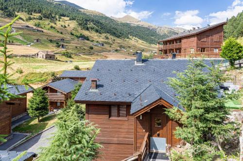 Soldeu Ski Chalet | Dúplex con Parking en el Corazón de Incles I AndStay HUT17488