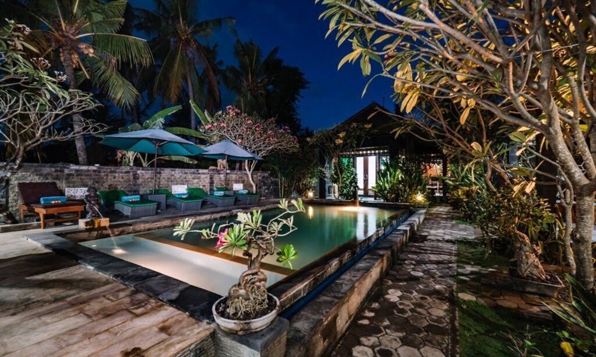 Jungut Batu House | D & B Bungalow Hut Lembongan by WizZeLa
